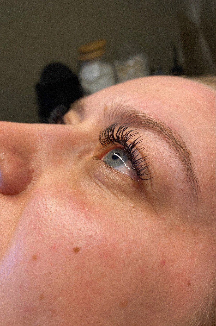 Close-up van gelifte, volle wimpers